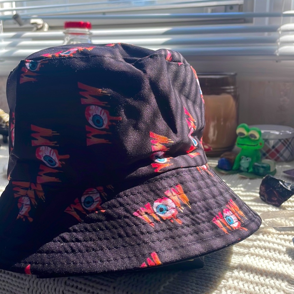 nom nom bucket hat